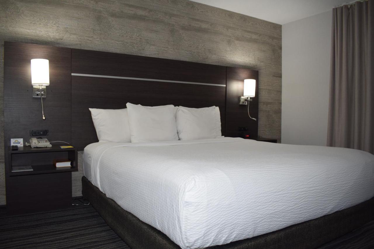 Days Inn By Wyndham Kingston Buitenkant foto