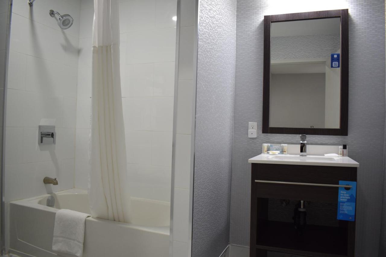 Days Inn By Wyndham Kingston Buitenkant foto